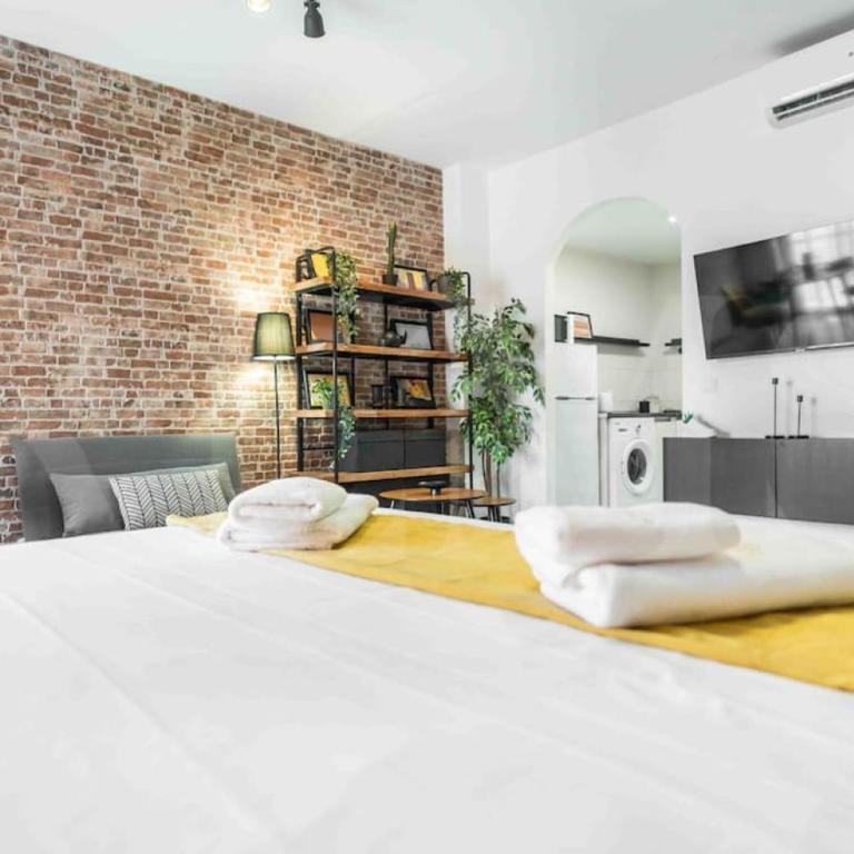 Modern Studio with Private Rooftop Terrace by REMS - Monolocale con Terrazza - 10