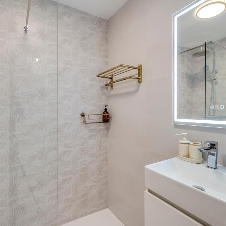Casa Claudia by Asola Property - Two-Bedroom Apartment - 18