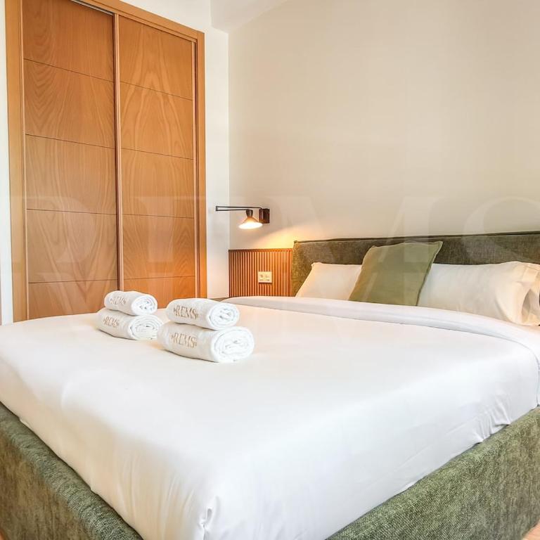 Contemporary 3BR Soho Apartment REMS - Three-Bedroom Apartment - 2