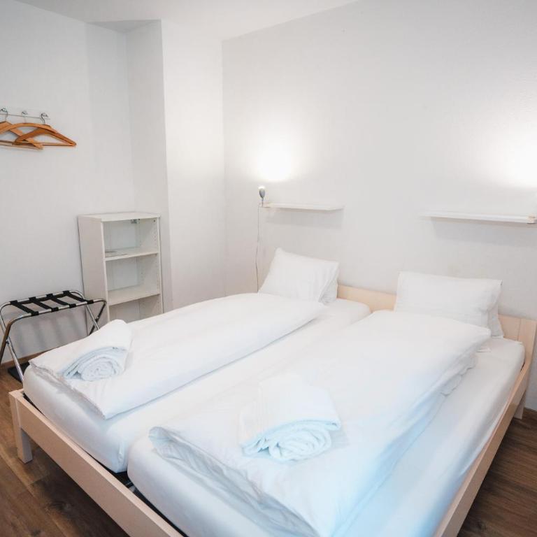 Hotel Haus Schönstatt contactless-Check-In - Doppel-/Zweibettzimmer mit Gemeinschaftsbad - 2