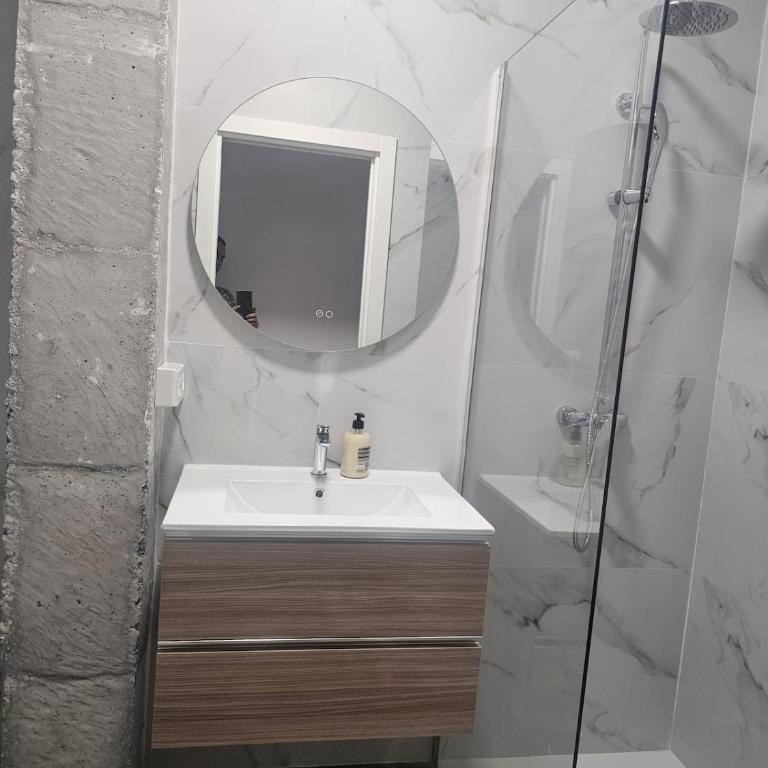 Apartamento De Dos Dormitorios Apartamento grande centro Malaga - Two-Bedroom Apartment - 9