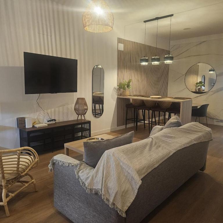 Apartamento De Dos Dormitorios Apartamento grande centro Malaga - Two-Bedroom Apartment - 11
