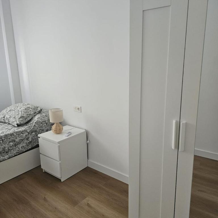 Apartamento De Dos Dormitorios Apartamento grande centro Malaga - Two-Bedroom Apartment - 16