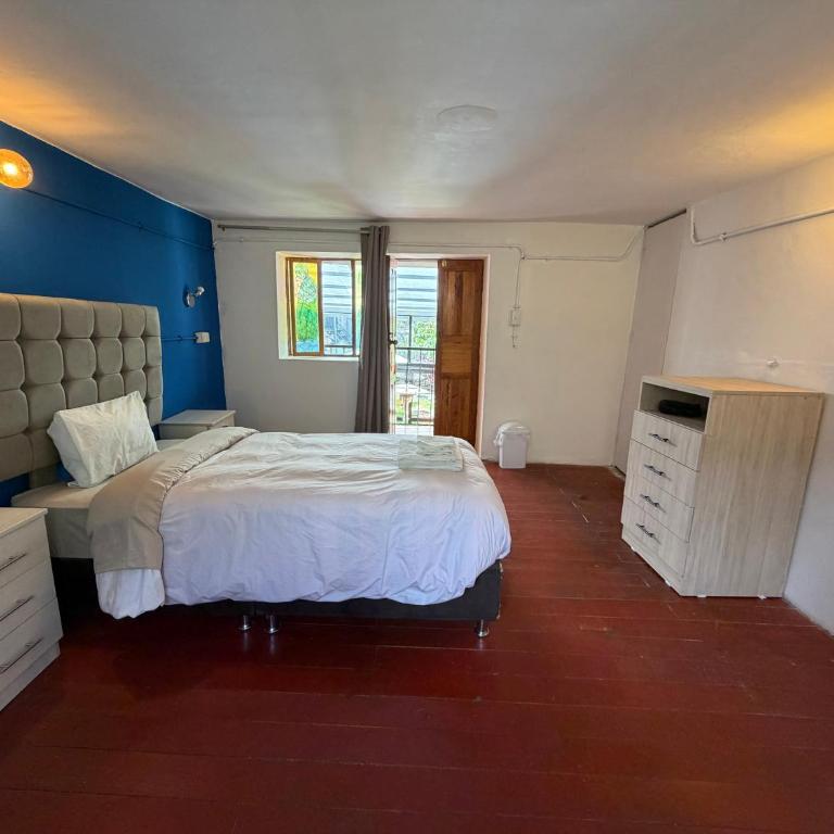 Anido House - Triple Room with Private External Bathroom - 10