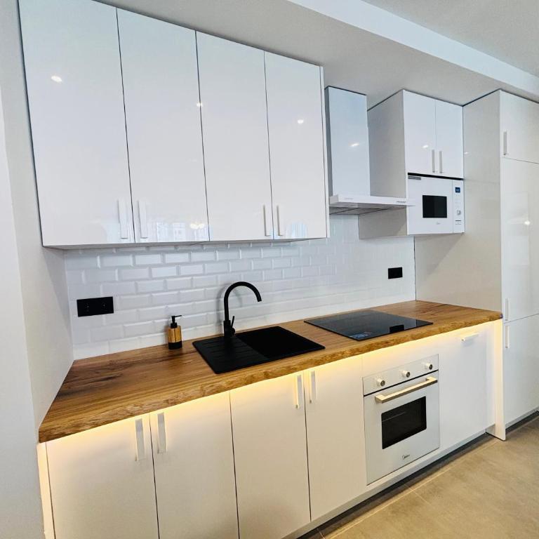 Alquilaeasy Tu Nuevo Hogar en Playamar - Apartamento con 4 dormitorios - 63