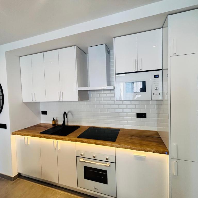 Alquilaeasy Tu Nuevo Hogar en Playamar - Apartamento con 4 dormitorios - 70