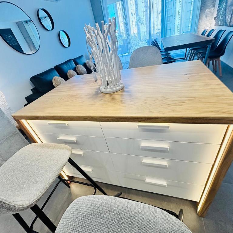 Alquilaeasy Tu Nuevo Hogar en Playamar - Apartamento con 4 dormitorios - 75