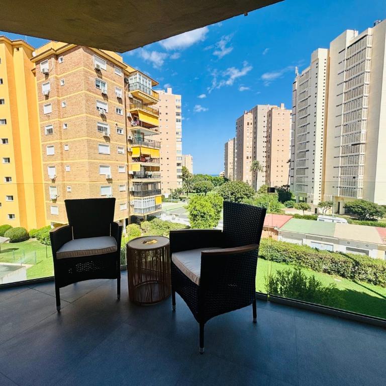 Alquilaeasy Tu Nuevo Hogar en Playamar - Apartamento con 4 dormitorios - 80