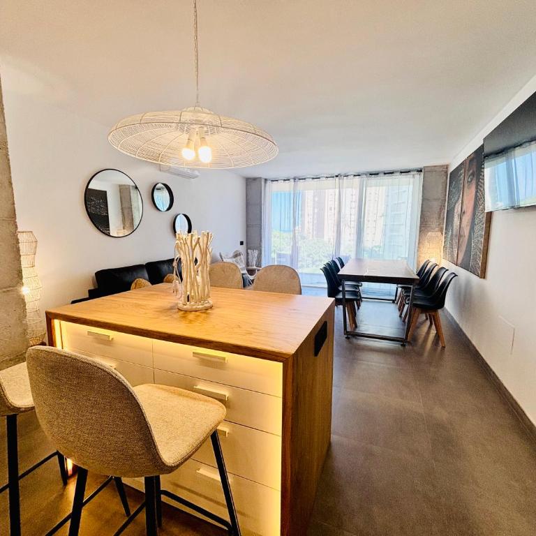 Alquilaeasy Tu Nuevo Hogar en Playamar - Apartamento con 4 dormitorios - 93