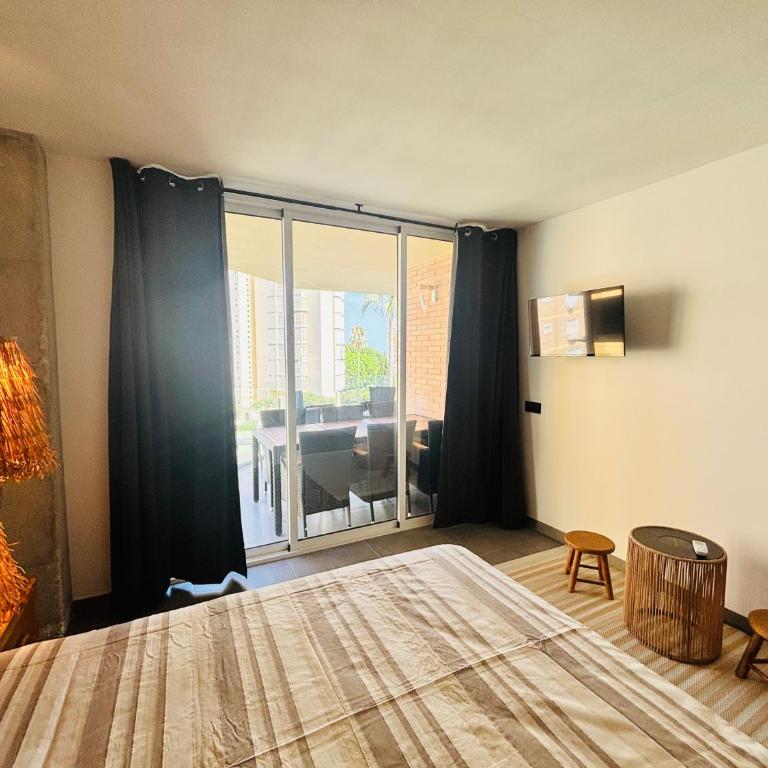 Alquilaeasy Tu Nuevo Hogar en Playamar - Apartamento con 4 dormitorios - 97
