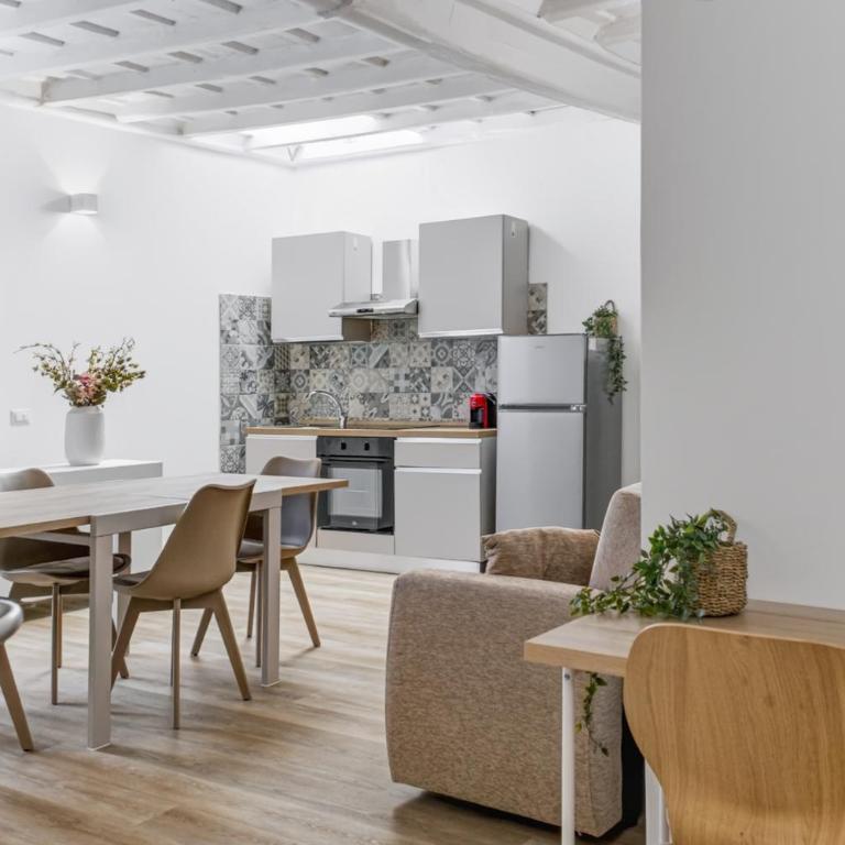 Intera casa centralissima a 100 mt dal parcheggio - Appartamento con 2 Camere da Letto - 3