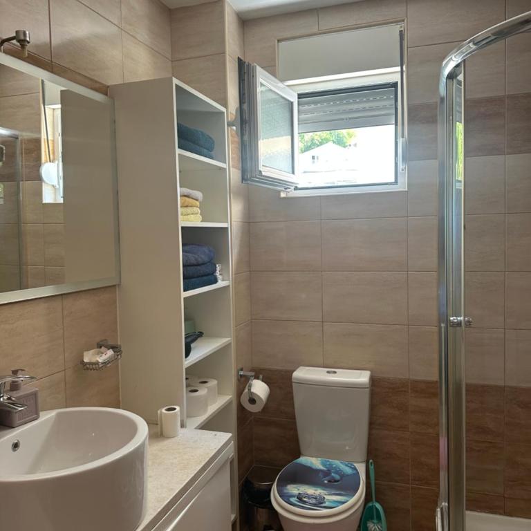 SPACIOUS TWO BEDROOM APARTMENT IN Budva - Two-Bedroom Apartment - 13