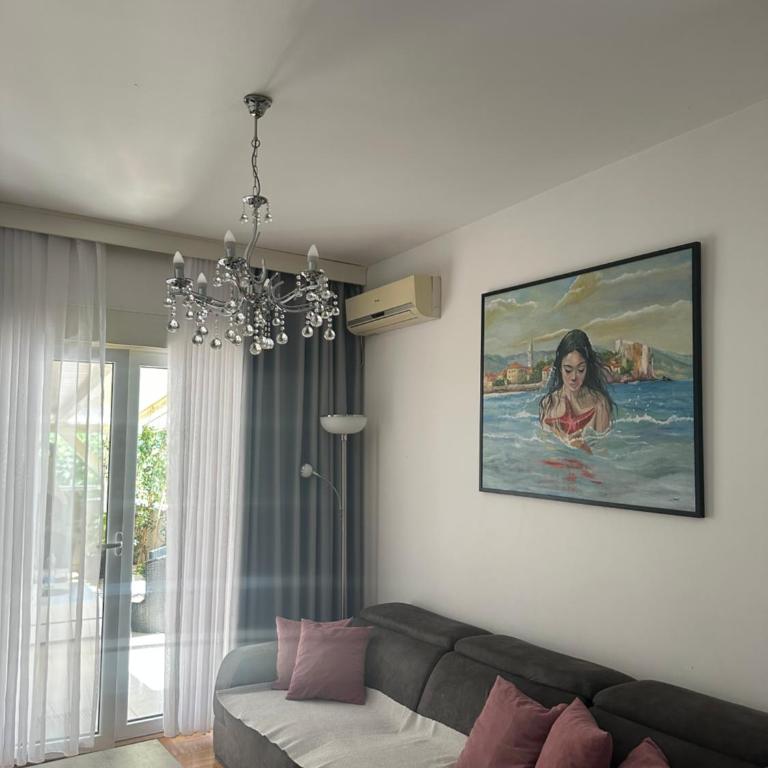 SPACIOUS TWO BEDROOM APARTMENT IN Budva - Two-Bedroom Apartment - 17