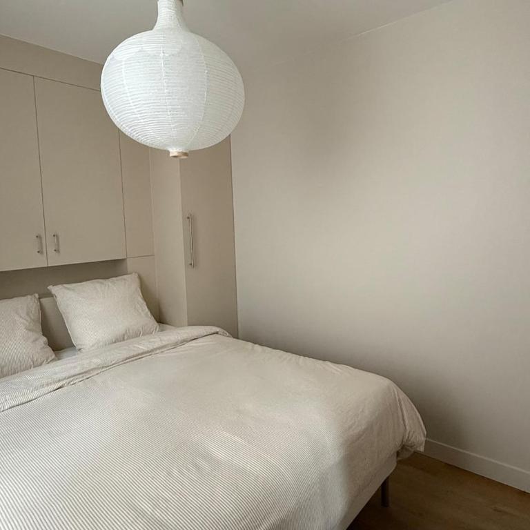 Bedroom All of Paris Within Reach Bastille - Chambre Double - 4
