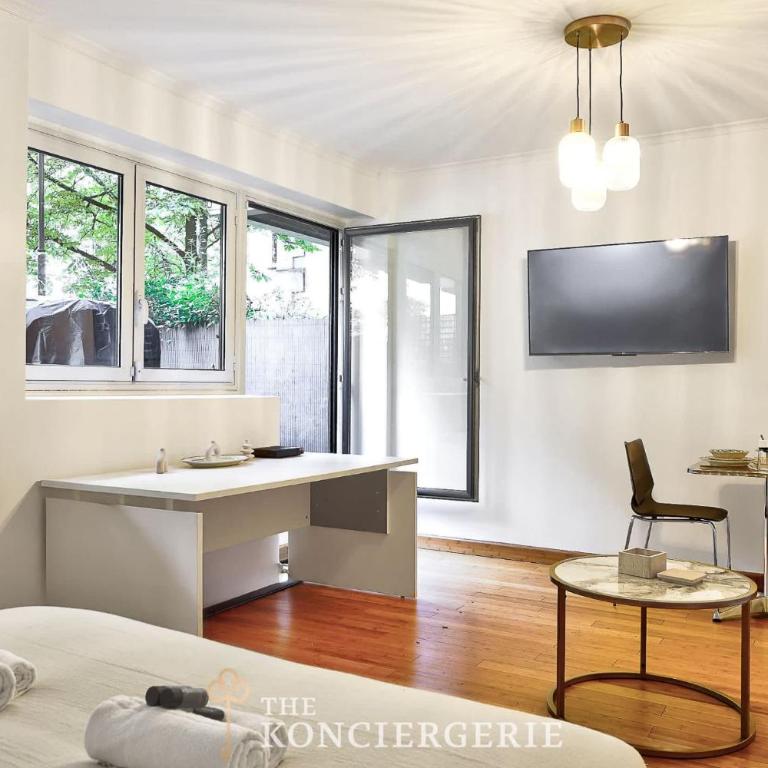 Magnifique Studio avec terrasse Arc de Triomphe - Appartement - 4