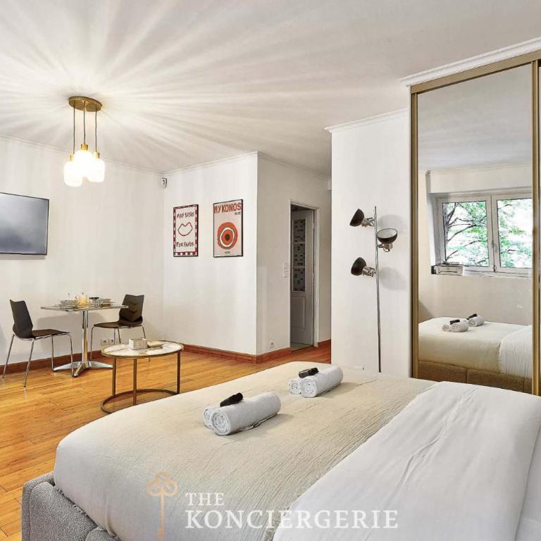 Magnifique Studio avec terrasse Arc de Triomphe - Appartement - 5