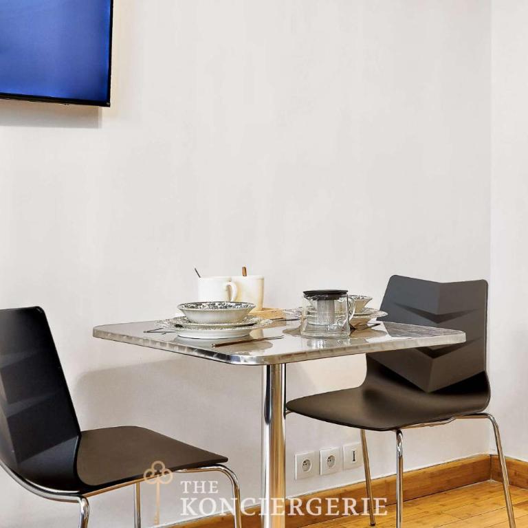 Magnifique Studio avec terrasse Arc de Triomphe - Appartement - 10