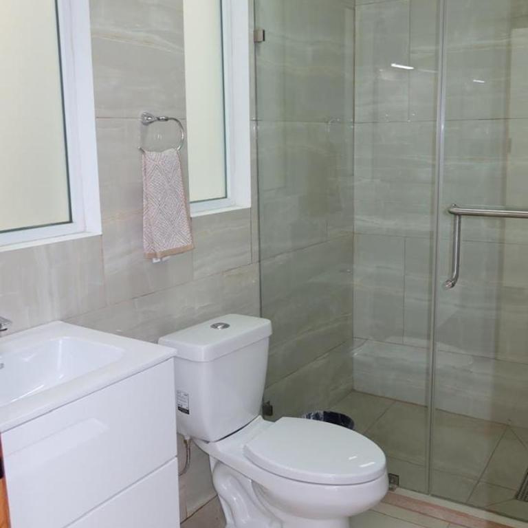 Casa Completa 3 Hab 2 a 8 Huespedes Cochera - Haus mit 3 Schlafzimmern - 4