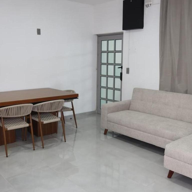 Casa Completa 3 Hab 2 a 8 Huespedes Cochera - Haus mit 3 Schlafzimmern - 8