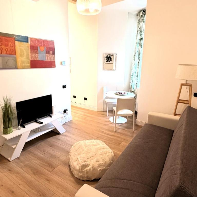 Elegant Apartment Isola District - One-Bedroom Apartment - 19