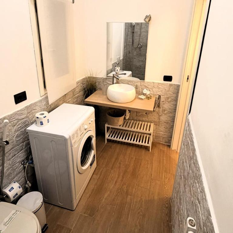 Elegant Apartment Isola District - One-Bedroom Apartment - 22