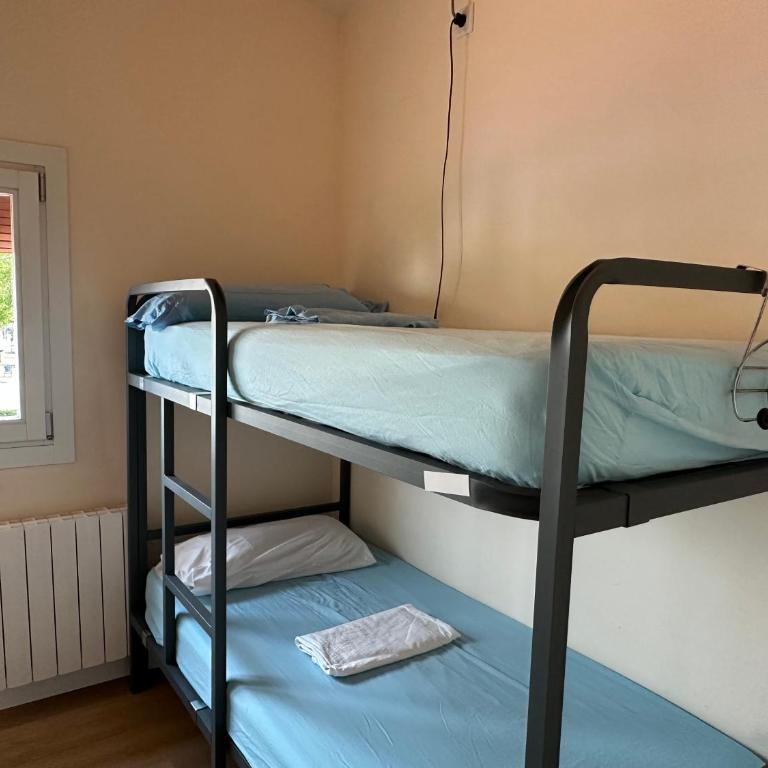 Can Cocollona - Cama en habitación femenina compartida de 4 camas - 1