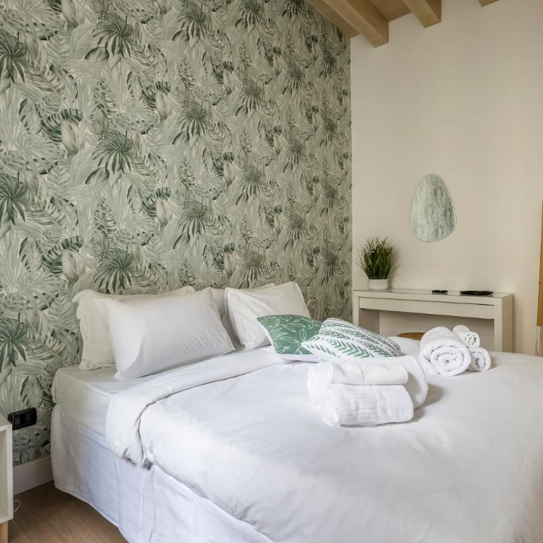 Elegant Apartment Isola District - One-Bedroom Apartment - 4