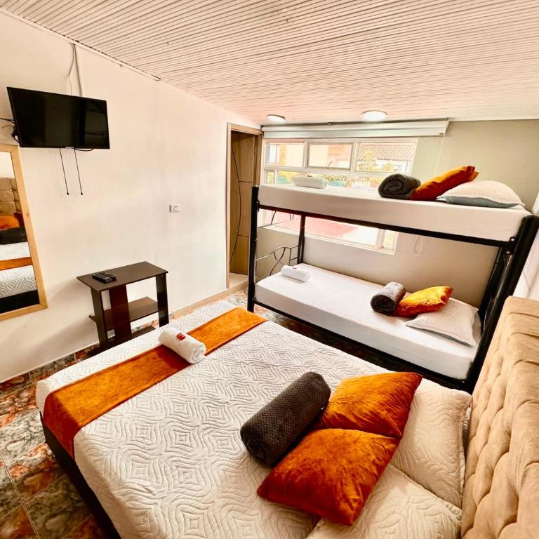 Hotel Flamante Bulevar - Quadruple Room with Bathroom - 19