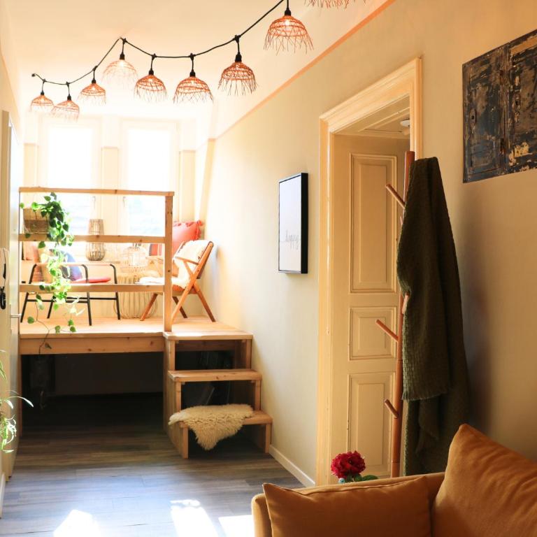 Goldener Herbst in Meran - "Bergblick" - 3 Schlafzimmer für Freunde & Familien - 100 m2 für 6 Gäste - Große Küche & Tisch für 6 - Kostenlos parken - Bahnhof 5 Min - Zentrum 10 Min - Jugendstilvilla mit Bergblick - Südtirol Guestpass inklusive - Appartamento con Vista Montagna - 40