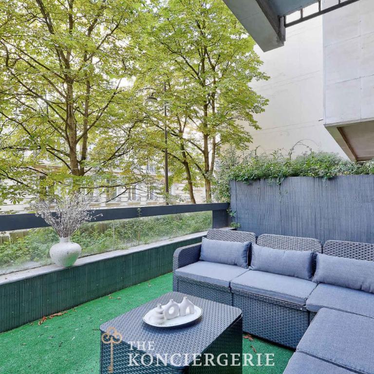 Magnifique Studio avec terrasse Arc de Triomphe - Appartement - 1