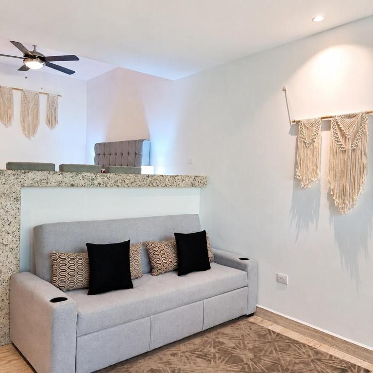 Central Condo with Pool, Gym and Garage Near 5th and Beach - Apartamento de 2 dormitorios - 2