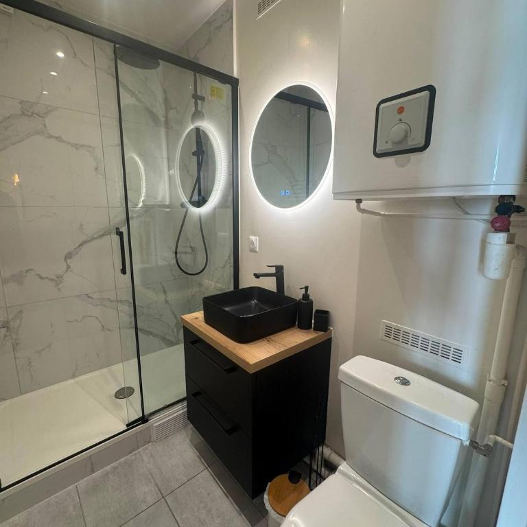 Charming 2-Bedroom Apartment in Pariss Vibrant 19th Arrondissement - Apartment - 38