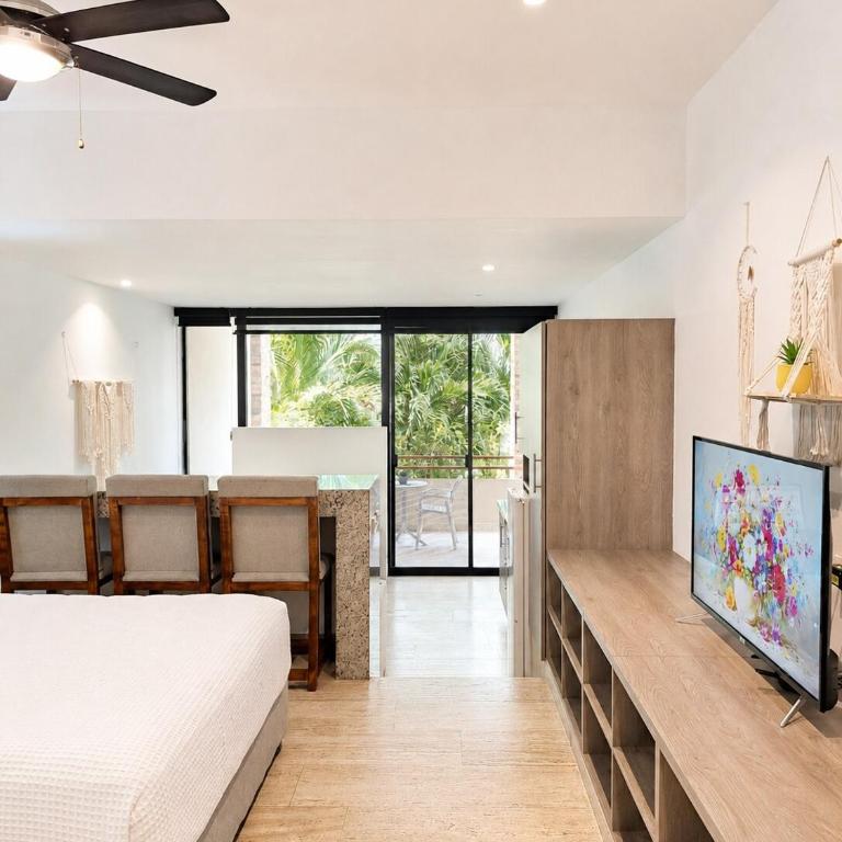 Central Condo with Pool, Gym and Garage Near 5th and Beach - Apartamento de 2 dormitorios - 7
