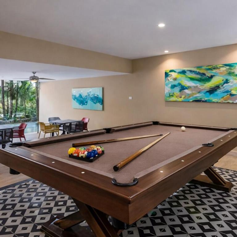 Central Condo with Pool, Gym and Garage Near 5th and Beach - Apartamento de 2 dormitorios - 28
