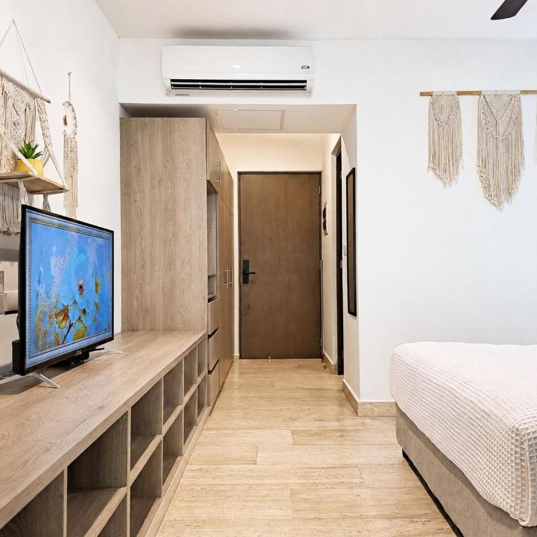 Central Condo with Pool, Gym and Garage Near 5th and Beach - Apartamento de 2 dormitorios - 9