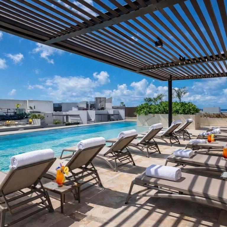 Central Condo with Pool, Gym and Garage Near 5th and Beach - Apartamento de 2 dormitorios - 24