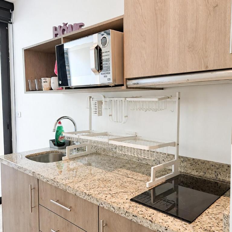 Central Condo with Pool, Gym and Garage Near 5th and Beach - Apartamento de 2 dormitorios - 14