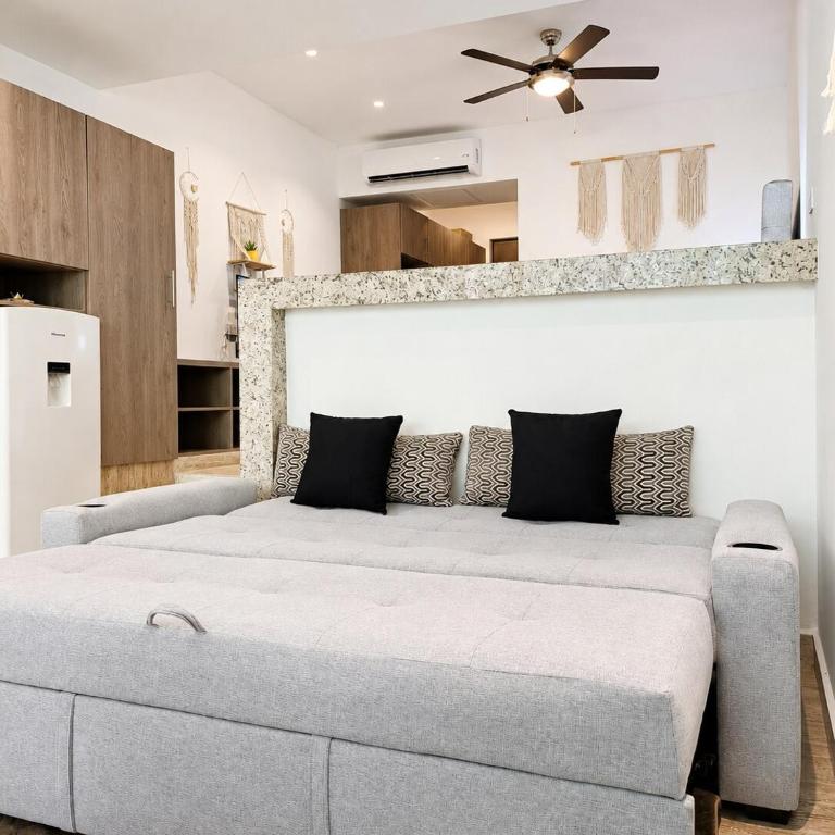 Central Condo with Pool, Gym and Garage Near 5th and Beach - Apartamento de 2 dormitorios - 4