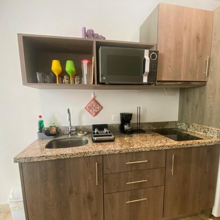 Central Condo with Pool, Gym and Garage Near 5th and Beach - Apartamento de 2 dormitorios - 16