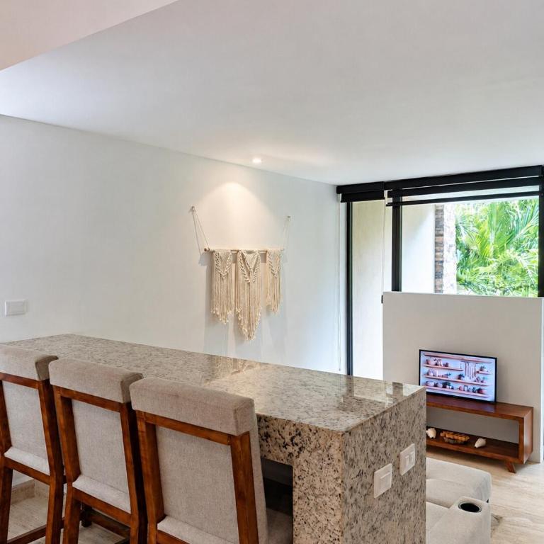 Central Condo with Pool, Gym and Garage Near 5th and Beach - Apartamento de 2 dormitorios - 6