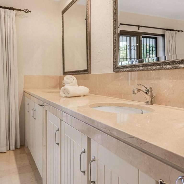 Grand Villa with Amazing Golf & Sea View Marbella - Villa - 58