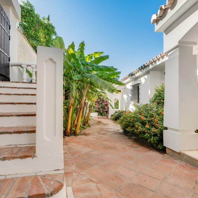 Grand Villa with Amazing Golf & Sea View Marbella - Villa - 75