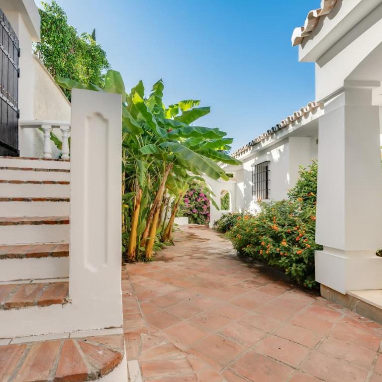 Grand Villa with Amazing Golf & Sea View Marbella - Villa - 71