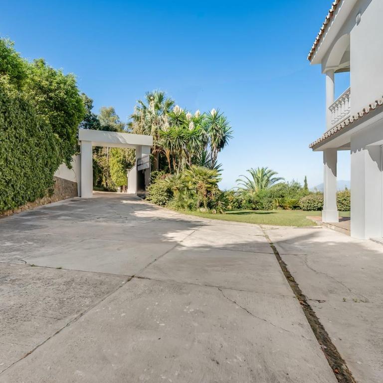 Grand Villa with Amazing Golf & Sea View Marbella - Villa - 83