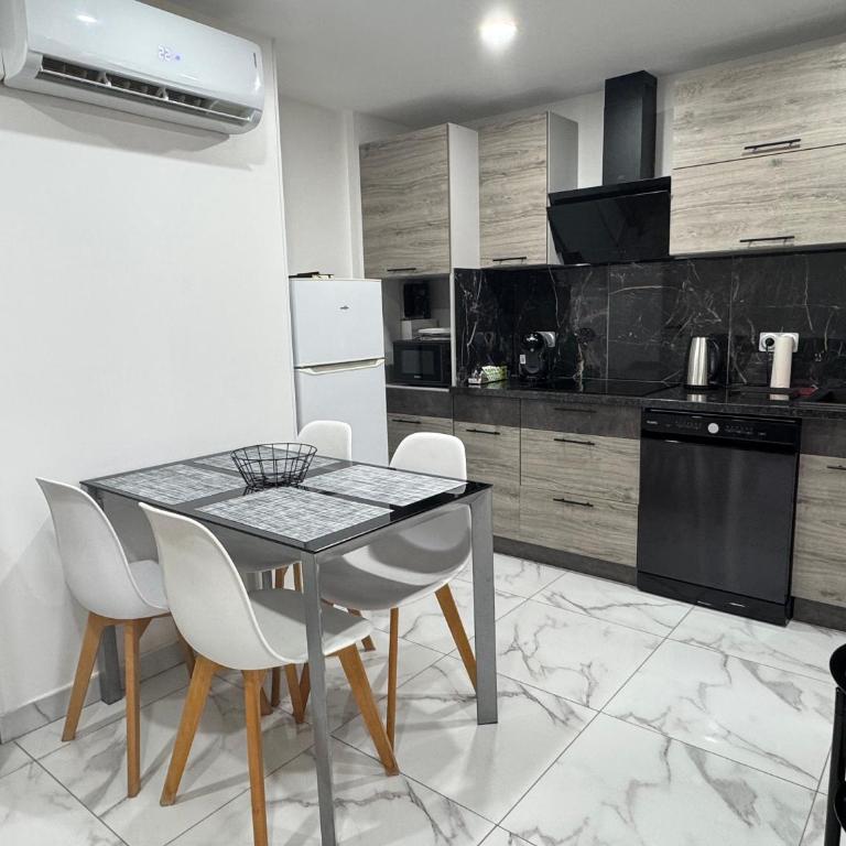 Appartement 300m de la mer - One-Bedroom Apartment - 1