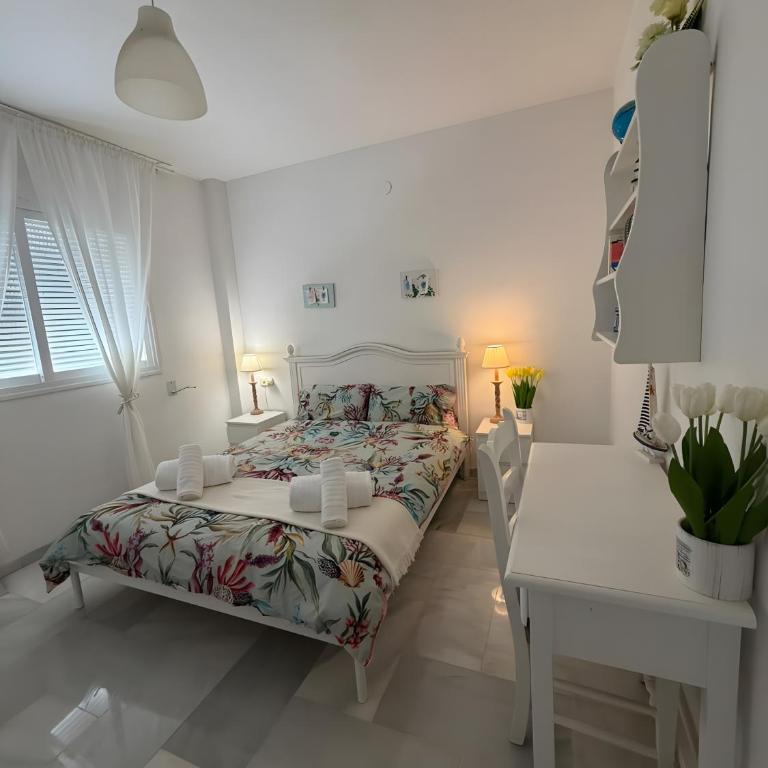 Carihuela beach - Three-Bedroom Premium Apartment with Balcony - 13