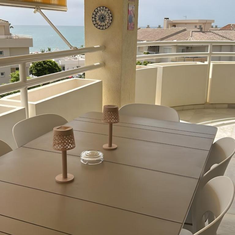 Carihuela beach - Three-Bedroom Premium Apartment with Balcony - 1