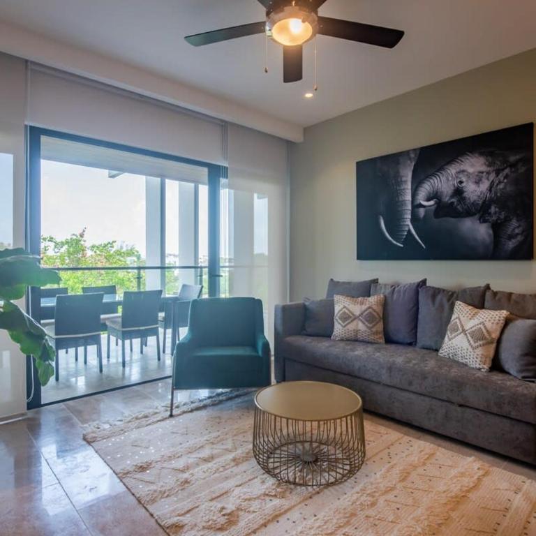 New Condo Roof Pool with Gym and WiFi near 5th half Blk Kids Ok - Appartement - 3