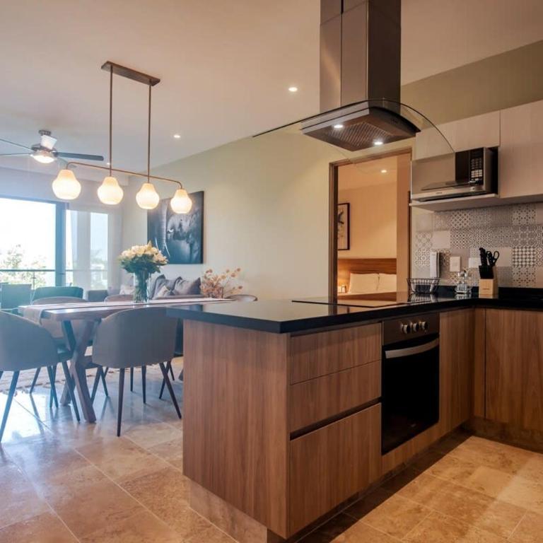 New Condo Roof Pool with Gym and WiFi near 5th half Blk Kids Ok - Appartement - 6