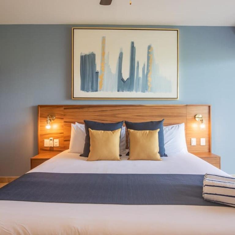 New Condo Roof Pool with Gym and WiFi near 5th half Blk Kids Ok - Appartement - 8